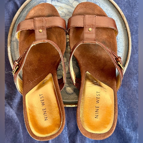 NINE WEST - Women’s Slip-on Wedge Sandler Sz 7.5 - BROWN - Picture 2 of 15